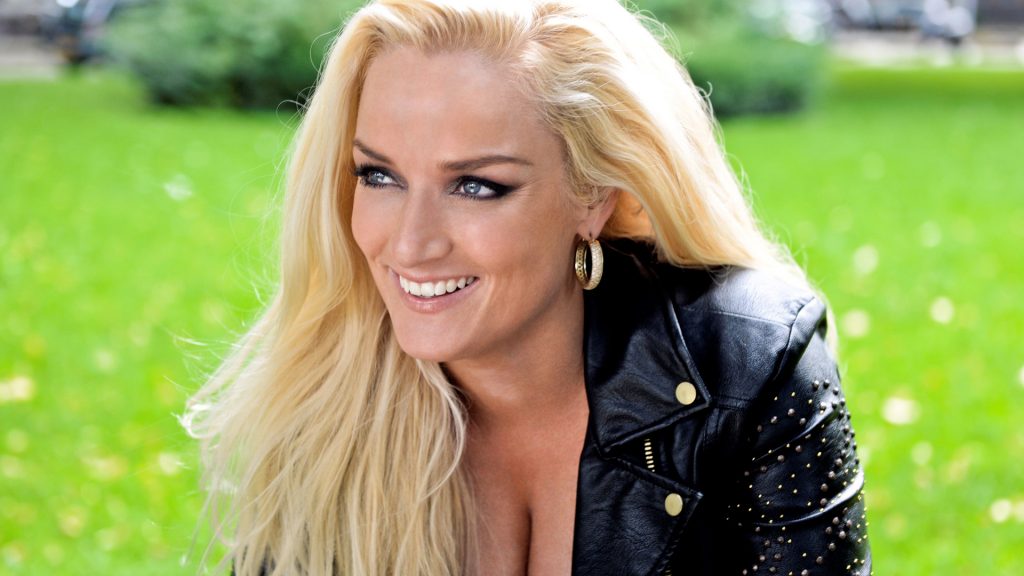 Samantha Steenwijk Feestartiesten.nl