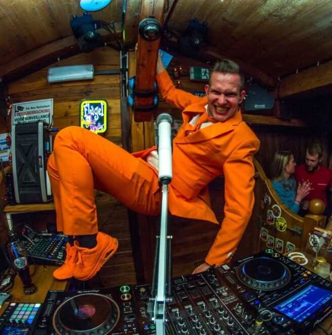DJ ERIK